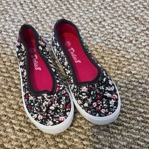 Kids Floral Slip-On Shoes - Black and Pink